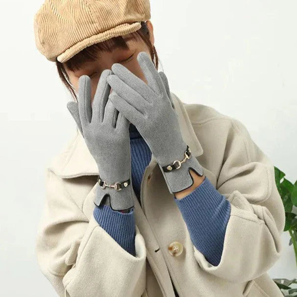 Comfortable one-size women's gloves. Stylish and warm for everyday autumn/winter cold weather wear.