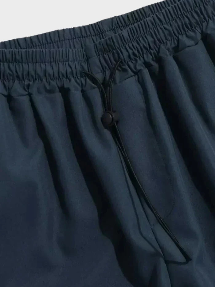 Fashionable men's cargo pants, designed for versatile everyday style and comfort. A must-have for modern casual wear.