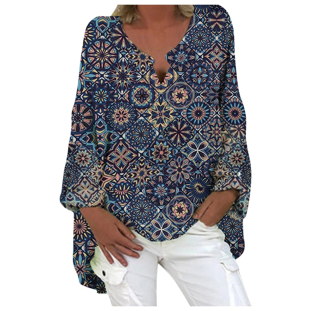 Stylish women's linen Elodie blouse. Comfortable long-sleeve button-down top for versatile summer fashion.