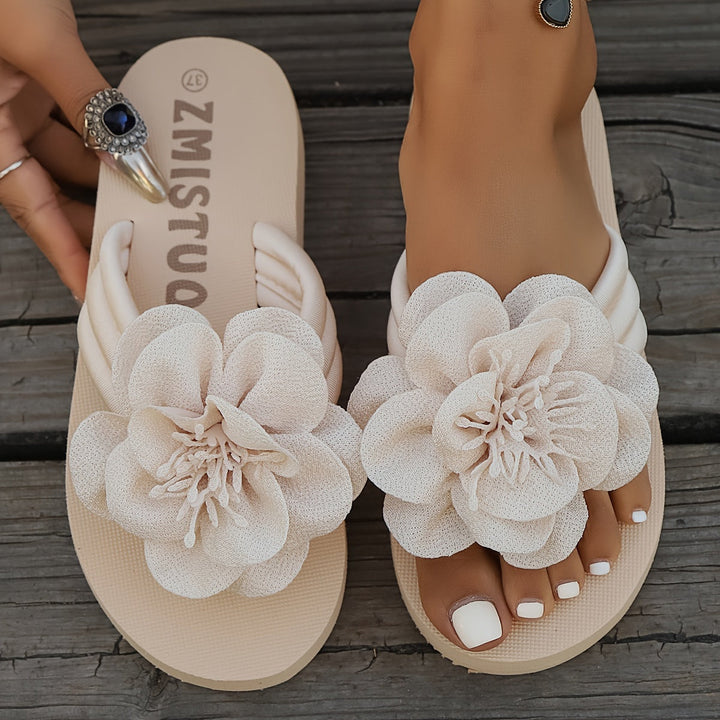 Lightweight women's floral slippers, breathable and stylish for summer adventures.