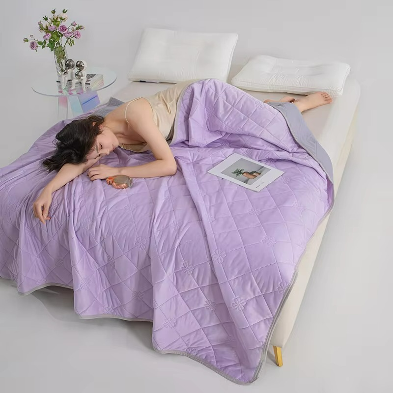 Elegant cooling duvet for summer, offering a soft touch and lightweight feel for restful sleep.