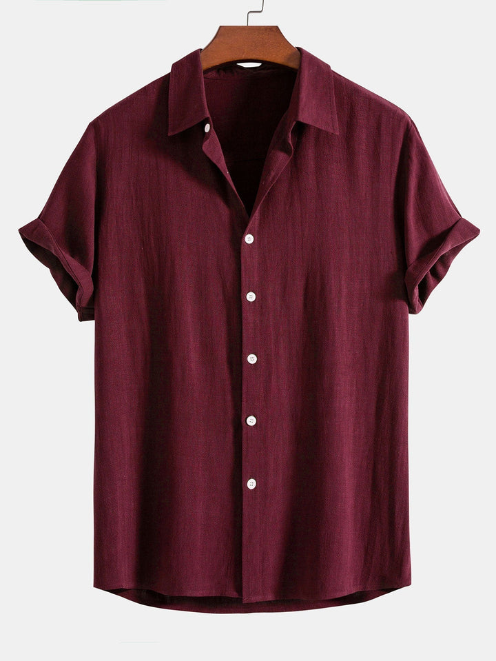 Casual men's short sleeve shirt, featuring a relaxed fit. Polished button-down perfect for warm weather and versatile style.