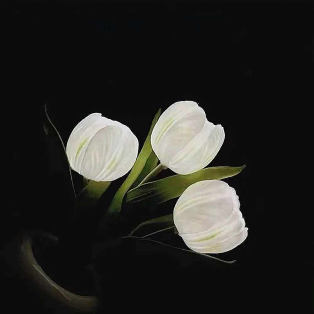 Evening ambiance created by a charming LED tulip lamp with a warm, gentle glow for relaxation.
