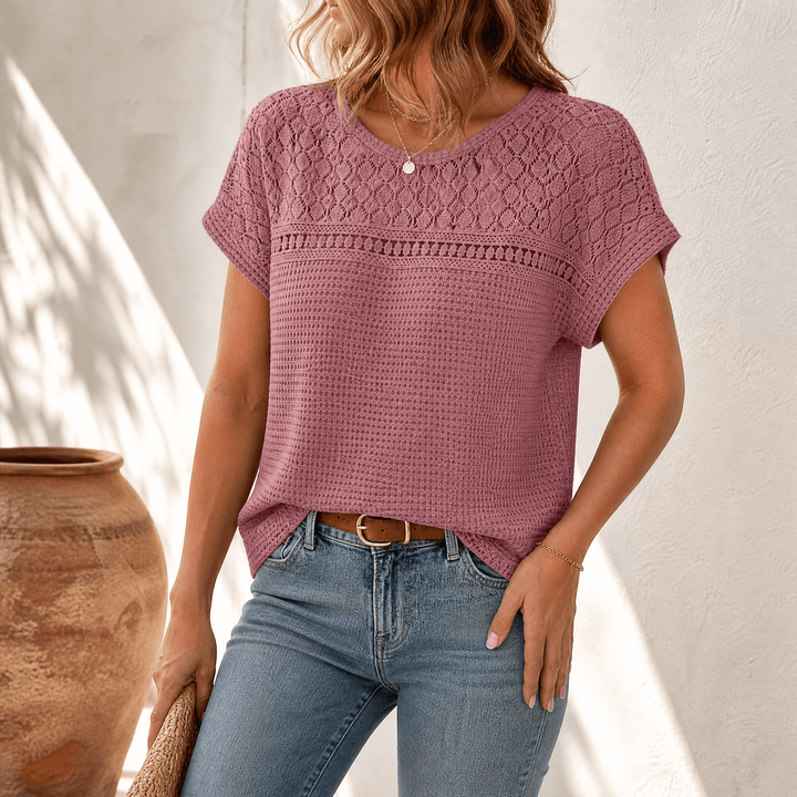 Comfortable women's short sleeve knit top, relaxed fit, ideal for everyday style.
