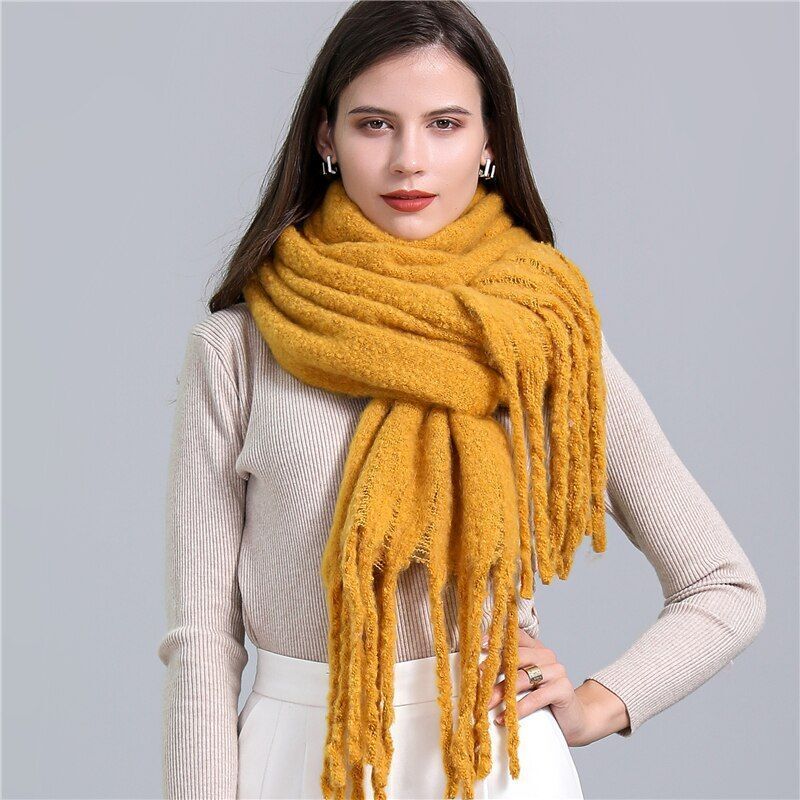 Elegant women's checked scarf in a plush cashmere blend, ideal for winter fashion.