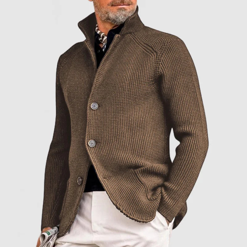 Front view of the Oscar men's stylish knitted vest with handy pockets, a must-have for men's fashion.