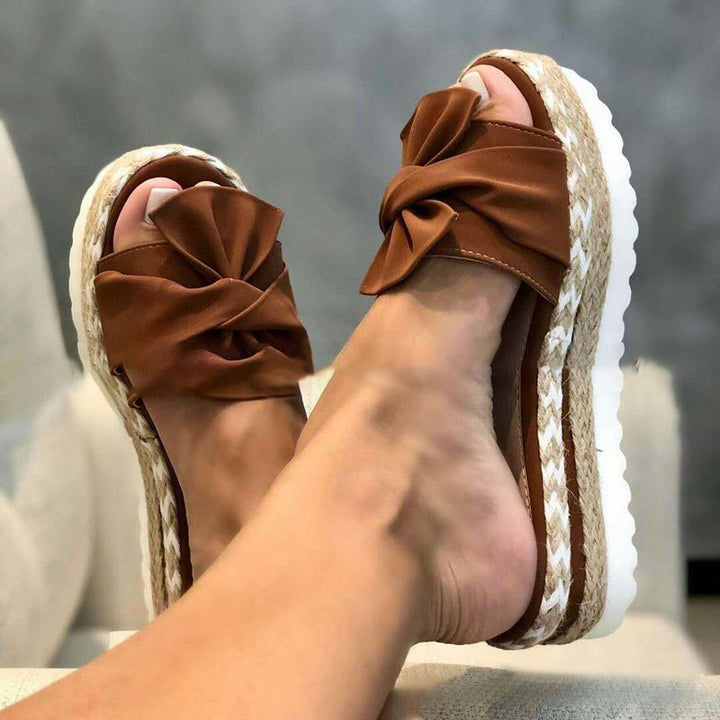 Comfortable Selina walking sandals for women, orthopedic design with posture support, non-slip for summer.