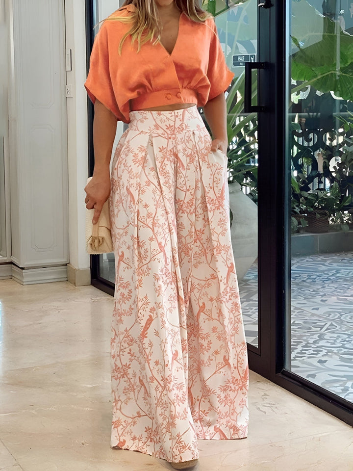 Women's chic Estelle two-piece summer set in a relaxed fit, perfect for elegant & comfortable ladies fashion.
