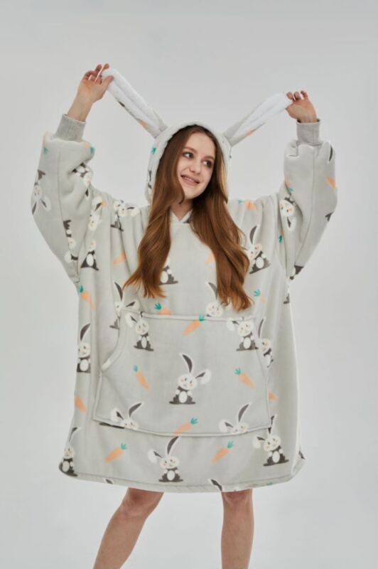 High-quality oversized winter hoodie blanket, featuring a large hood and ribbed cuffs for warmth.