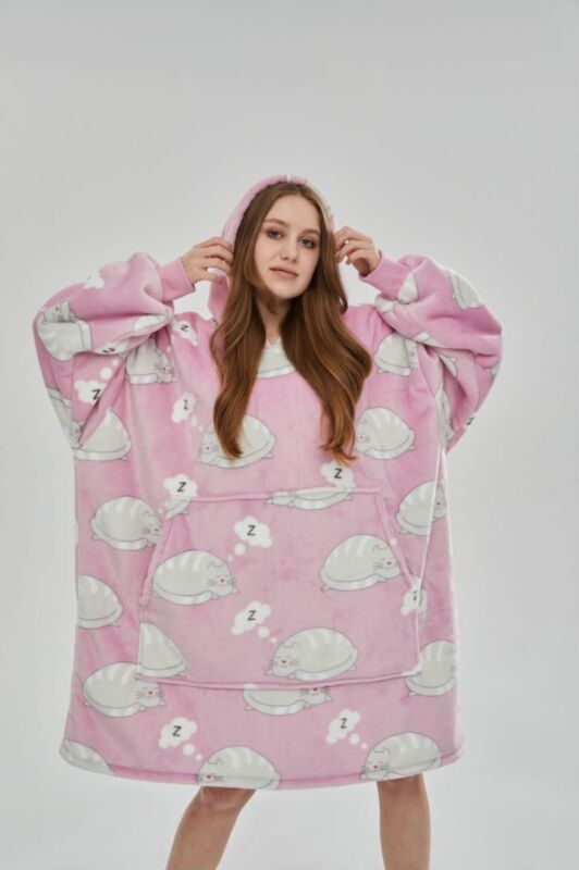 Green oversized winter hoodie blanket, made for ultimate relaxation and cozy lounging.