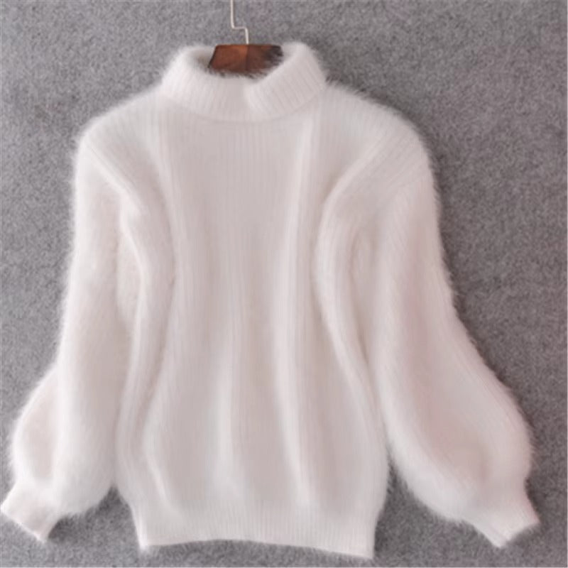 Effortless style women's loose pullover sweater, comfortable and cozy for a relaxed winter look.