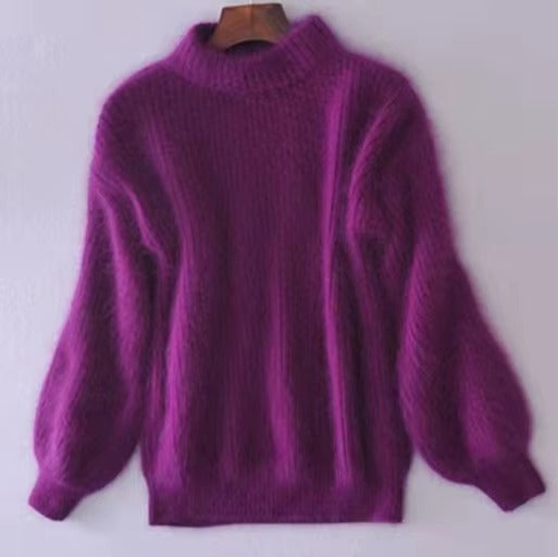 Women's classic pullover sweater, loose fit and cozy knit for comfortable and stylish winter outfits.