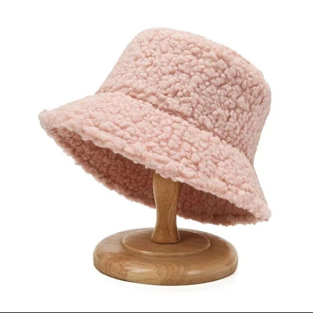 Stylish women's cozy teddy bucket hat, ideal for keeping warm and fashionable in winter.