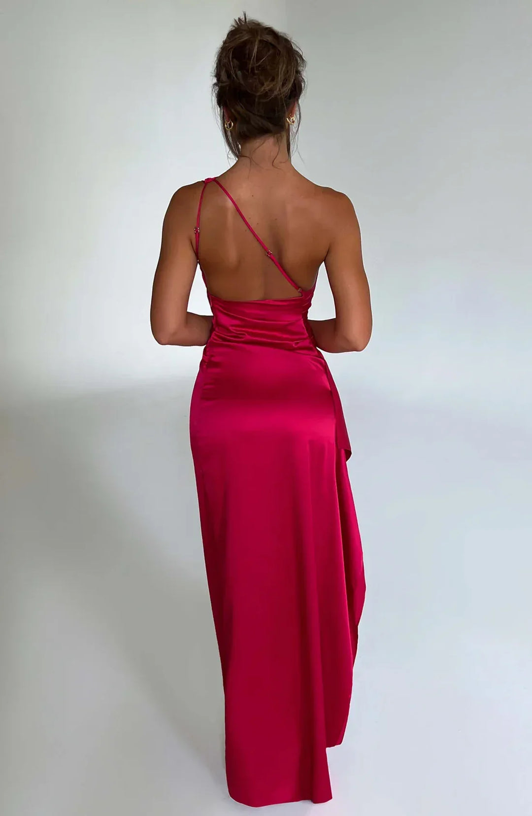Flowing women's maxi dress. Elegant long gown, combines comfort with versatile chic style.