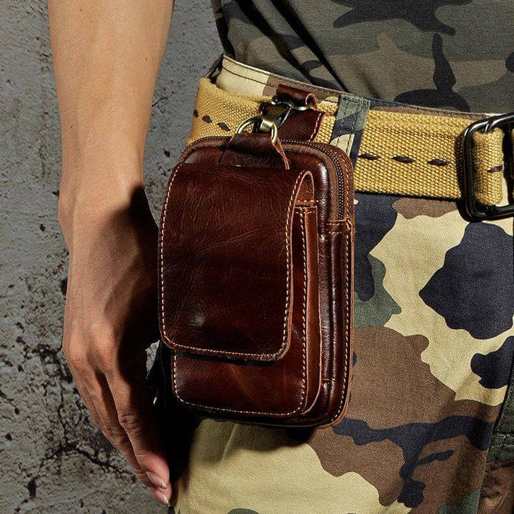 Stylish & secure vintage brown fanny pack, perfect for daily essentials & travel.