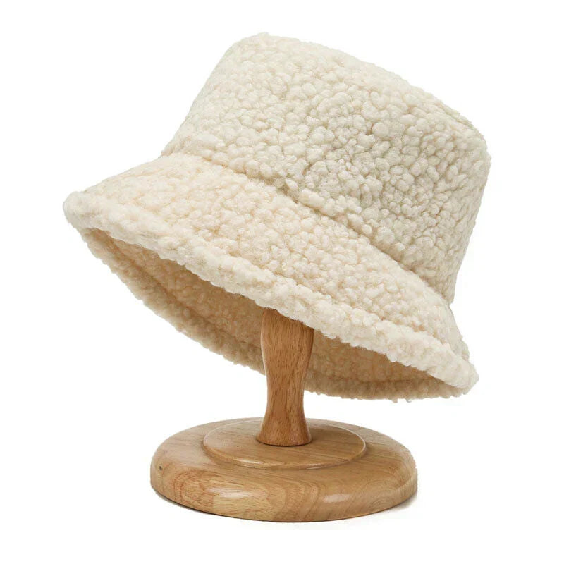 Women's cozy plush bucket hat, Livia style, perfect for winter warmth & a stylish accessory.