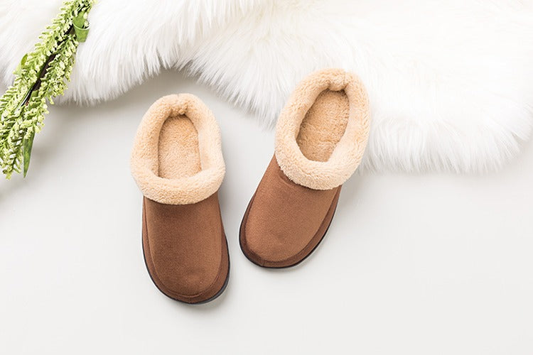 Cozy men's Lars winter slippers featuring a secure non-slip sole. Ideal warm house shoes for indoor comfort.