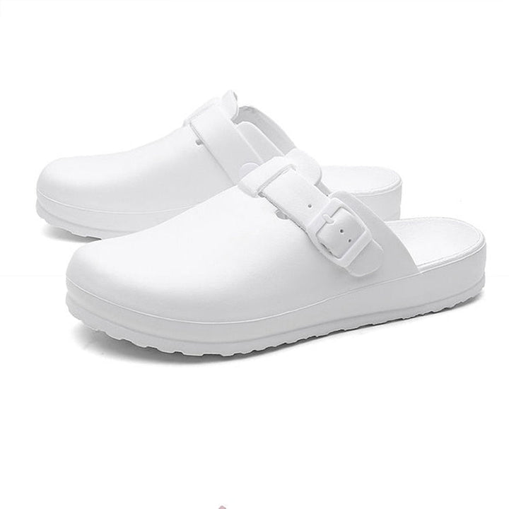Waterproof women's clogs, lightweight and comfortable, offering excellent slip resistance.