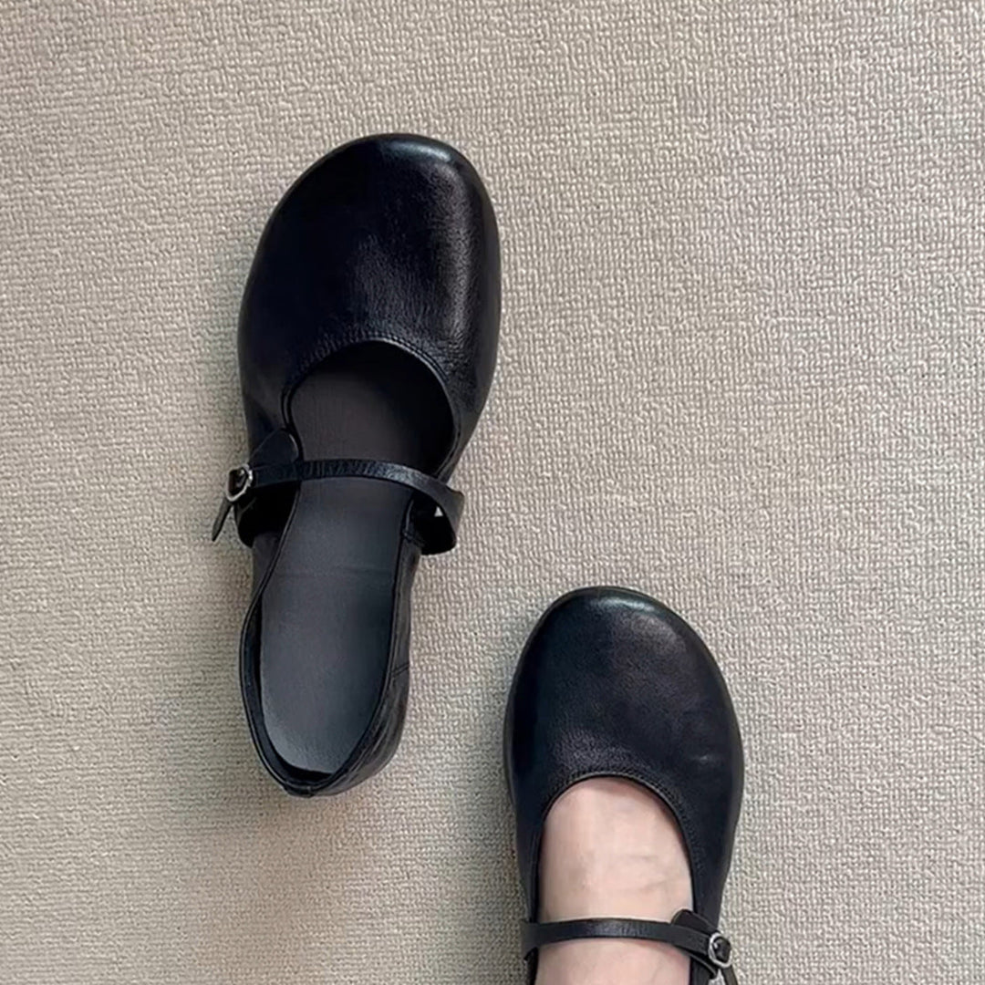 Stylish women's round toe Mary Jane flats, featuring an adjustable strap for a secure and elegant fit.