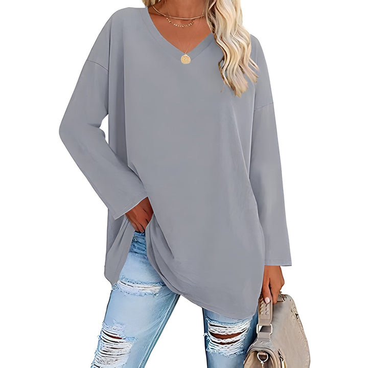 Casual V-neck tunic top for women with long sleeves. Soft, relaxed fit, ideal for daily wear.