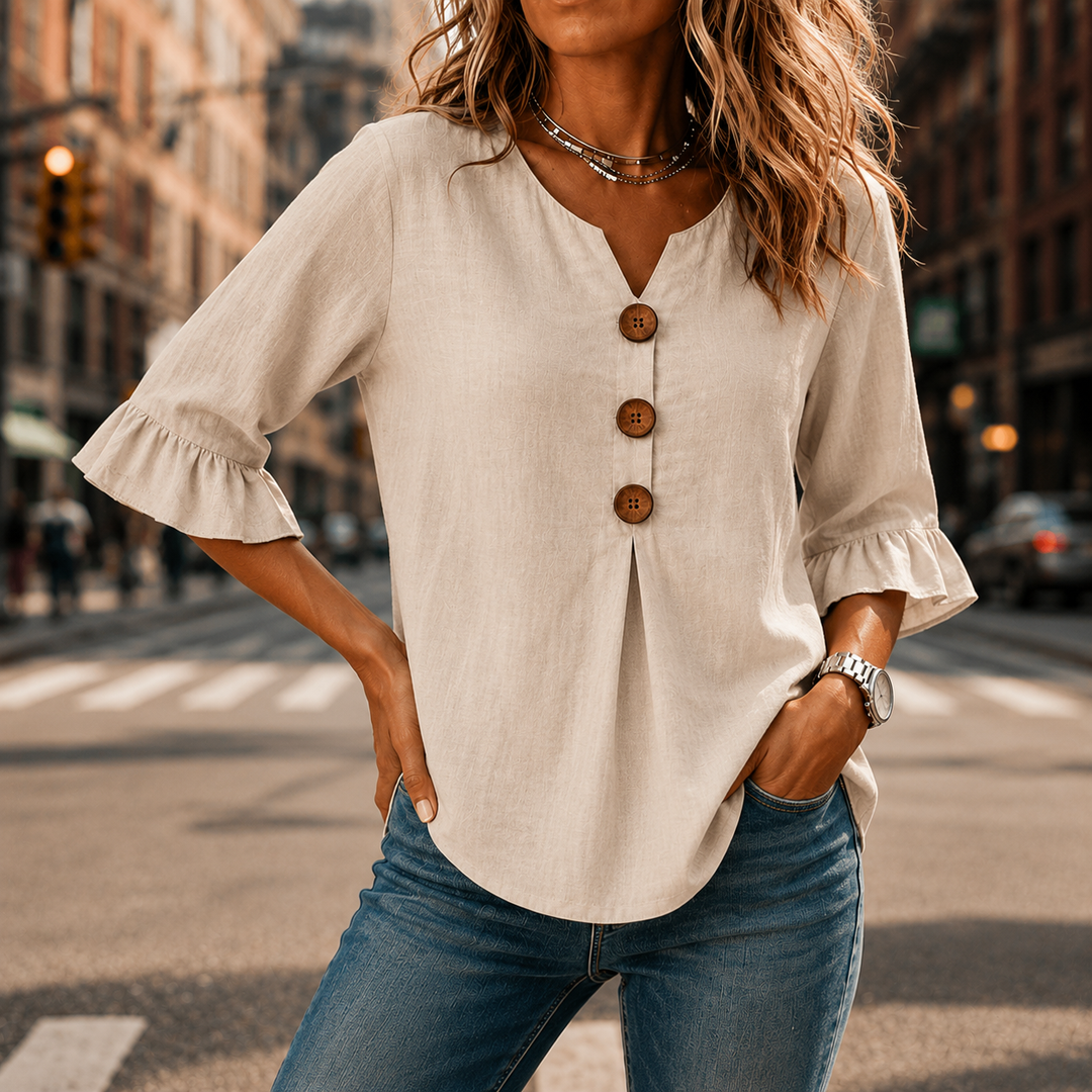 Casual chic Winslow blouse: relaxed fit, button-front, ruffle sleeves. A must-have for spring/summer.