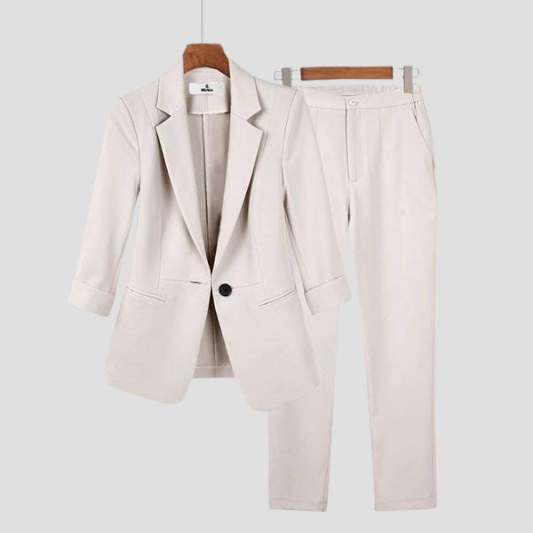 Chic women's tailored blazer & trousers. A fashionable two-piece set, ideal for professional or elegant events.