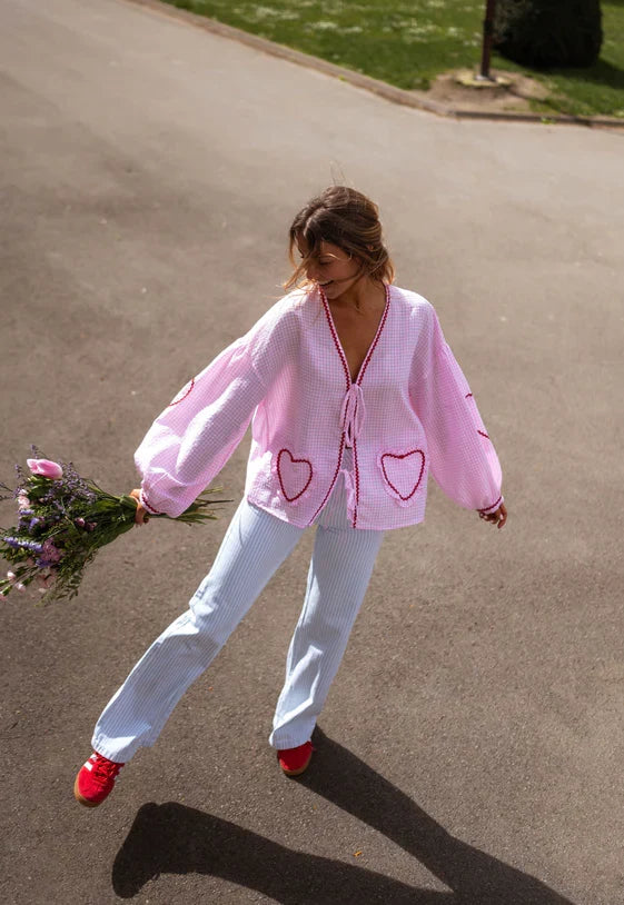 Stylish women's blouse featuring dramatic puff long sleeves and a playful tie front, versatile and elegant.