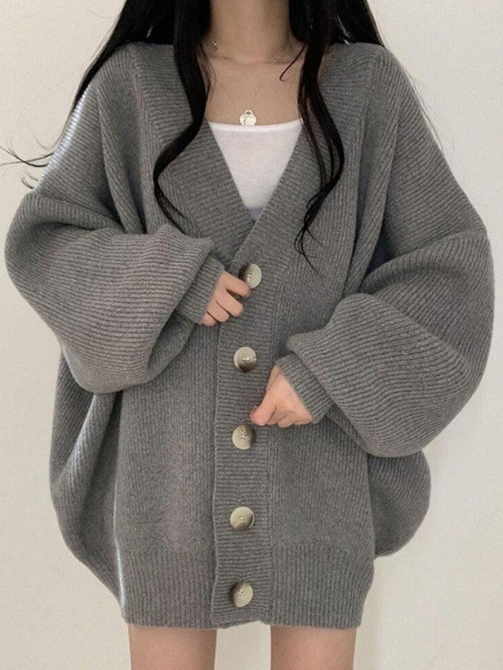 Stylish women's oversized ribbed cardigan, V-neck design with functional button front, ideal for comfortable daily wear.