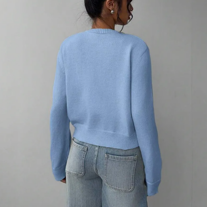 Fashionable women's cropped knit cardigan with ribbed trim, a cozy autumn essential.