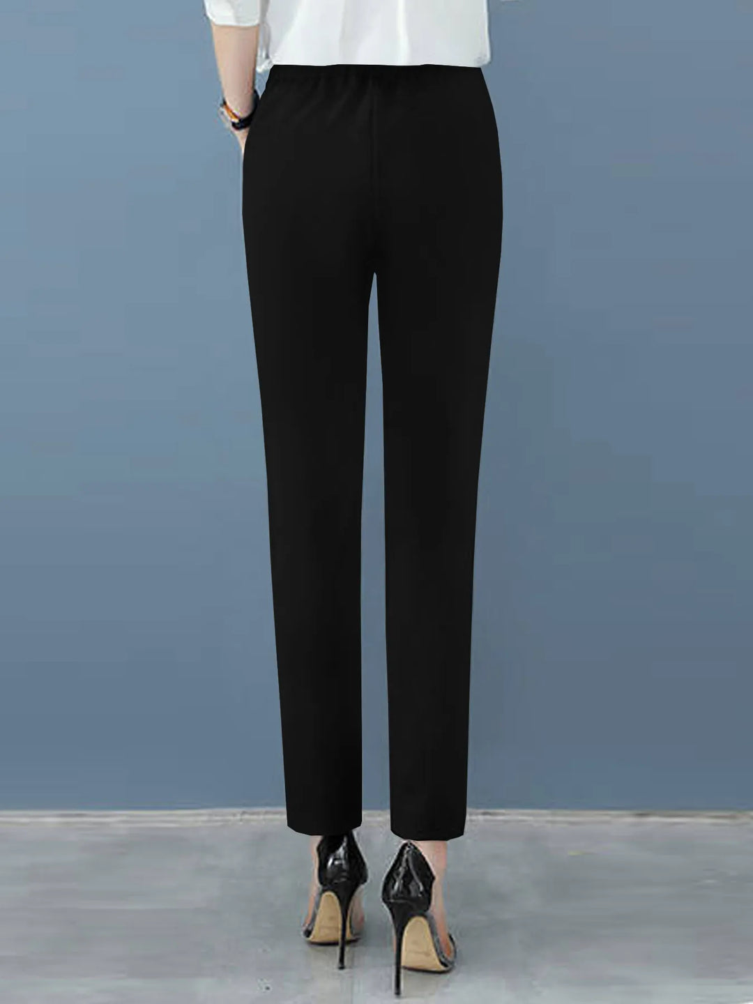 Professional women's high-waisted pleated pants, tapered leg, ideal for business casual and office wear.