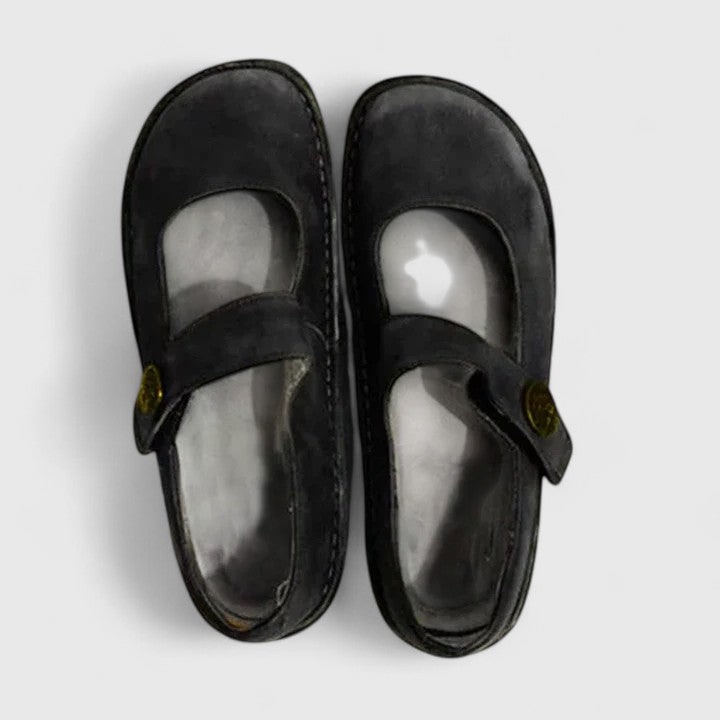 Versatile women's Mary Jane flats with a secure adjustable strap & soft cushioned insole, ideal for office or casual.