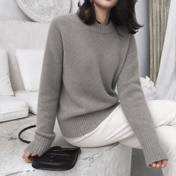 Women's fluffy oversized jumper with cozy crew neck & balloon sleeves, perfect for winter casual style.