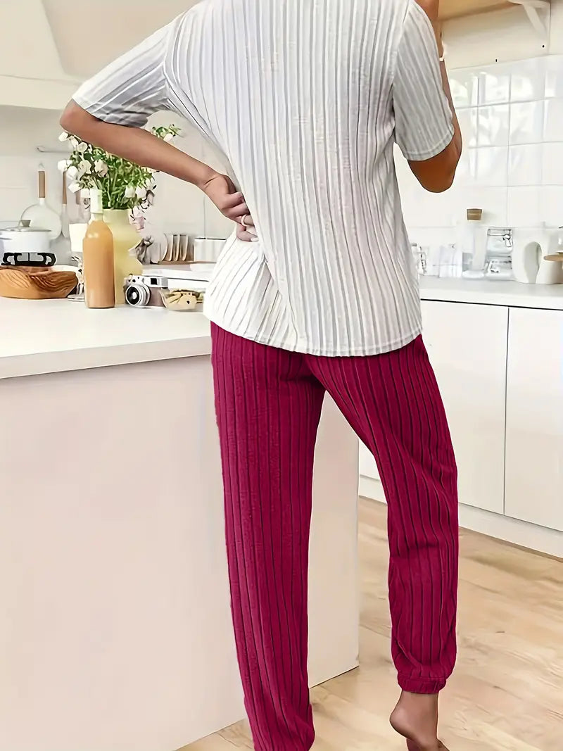 Heart print women's pyjama set. Comfortable two-piece sleepwear, ideal for cozy evenings and relaxing.