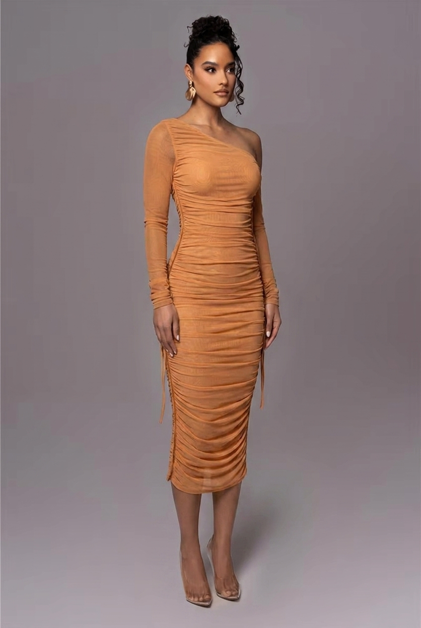 Modern women's one-shoulder ruched evening dress, a versatile midi for formal parties & special events.