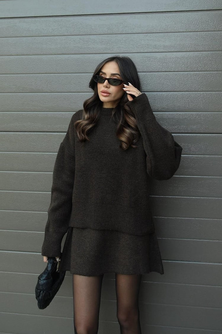 Women's versatile oversized sweater & mini skirt two-piece. Ideal for any casual occasion.