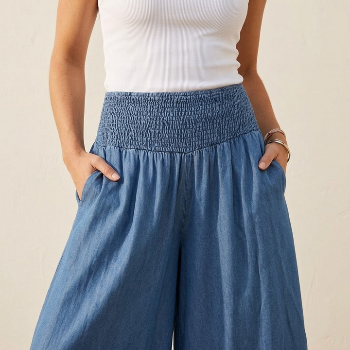 Relaxed fit women's palazzo pants with a wide leg, ideal for comfort and casual outings.
